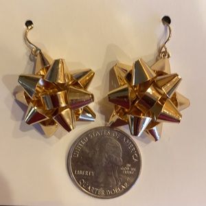 6 pairs of Christmas holiday earrings.